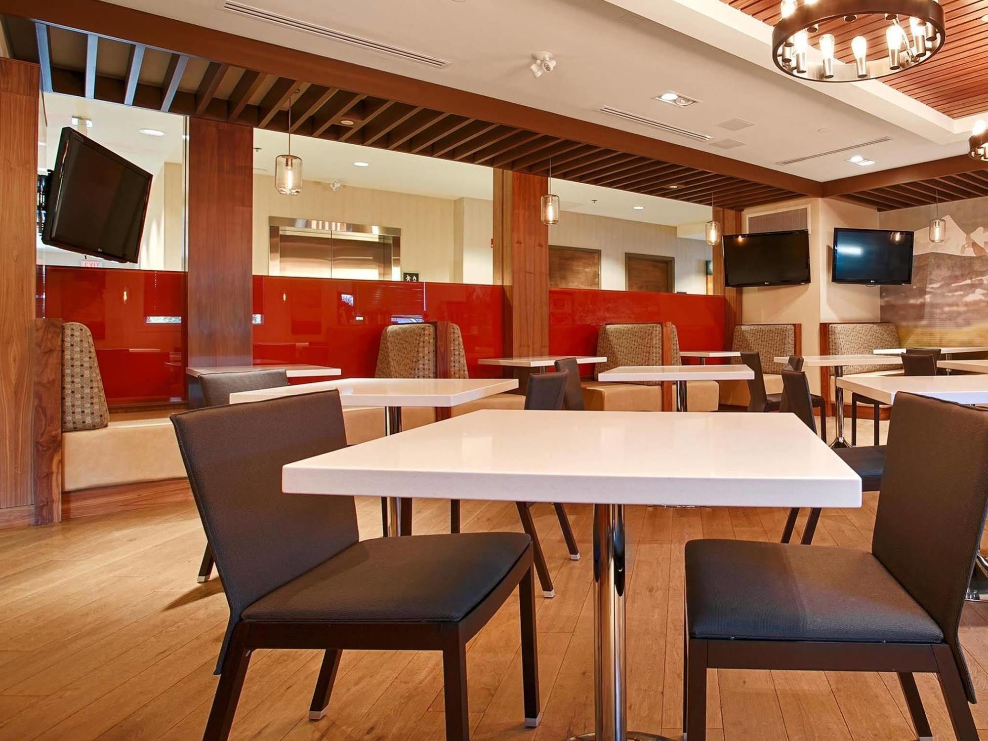 Mountain View Inn & Suites Sundre Extérieur photo